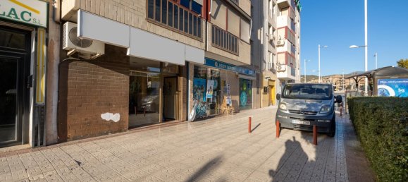 61m² Commercial property in Granada, Spain No. 166670 7