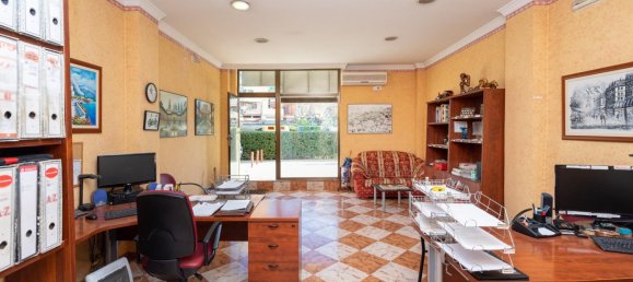 61m² Commercial property in Granada, Spain No. 166670 2