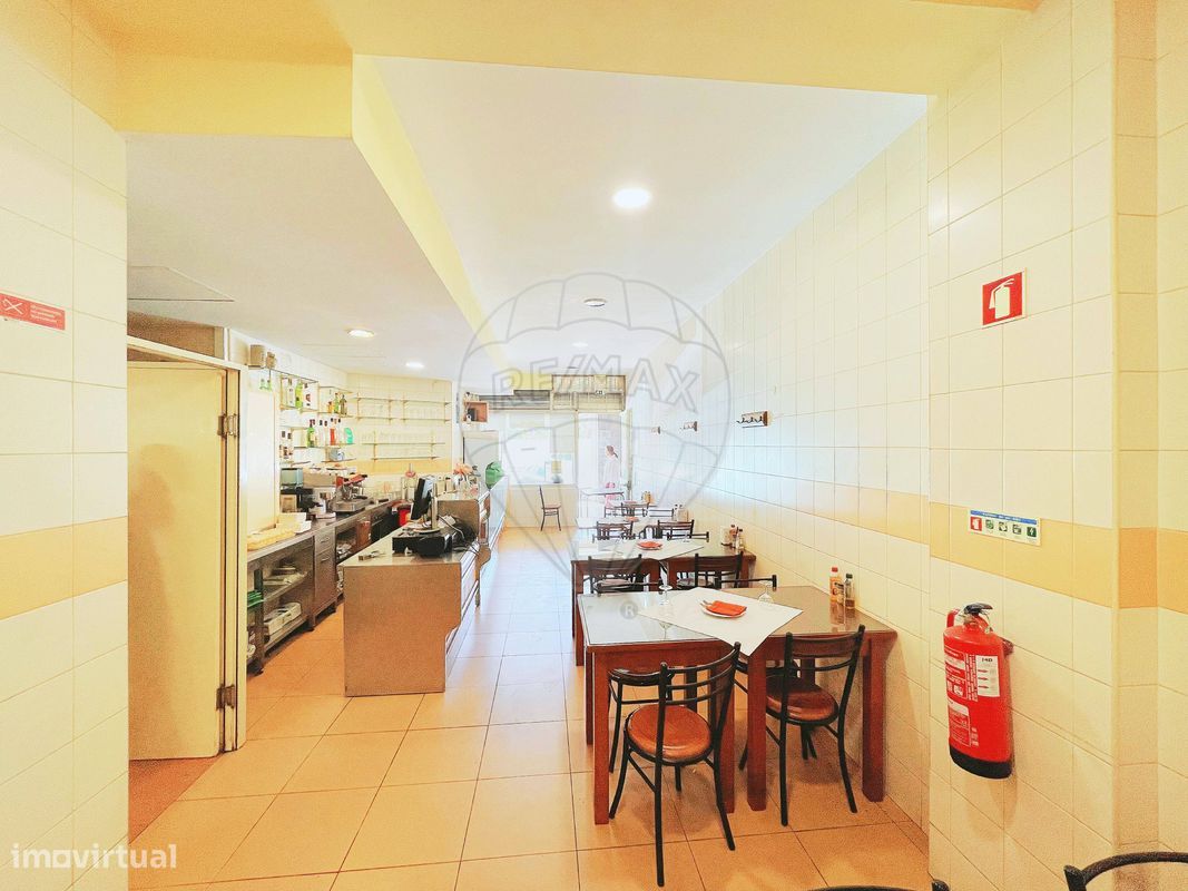 82m² Commercial property in Lisbon, Portugal No. 350055