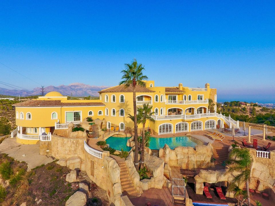 8 bedrooms Villa in La Nucia, Spain No. 190503