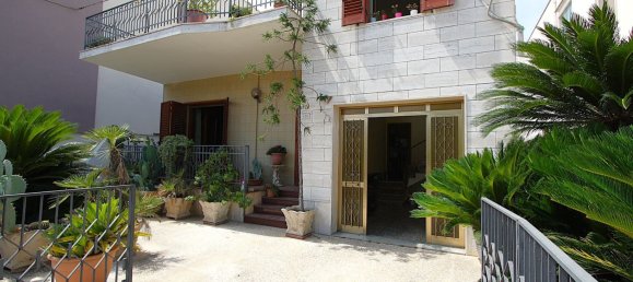 6 bedrooms House in Parabita, Italy No. 311019 3