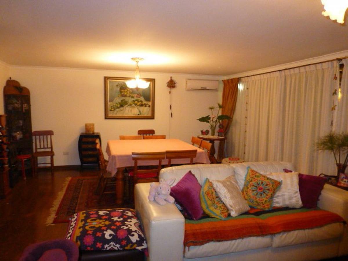 4 bedrooms House in Santiago, Chile No. 5086