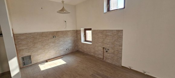 Квартира с 3 спальнями в Риети, Италия № 350490 2