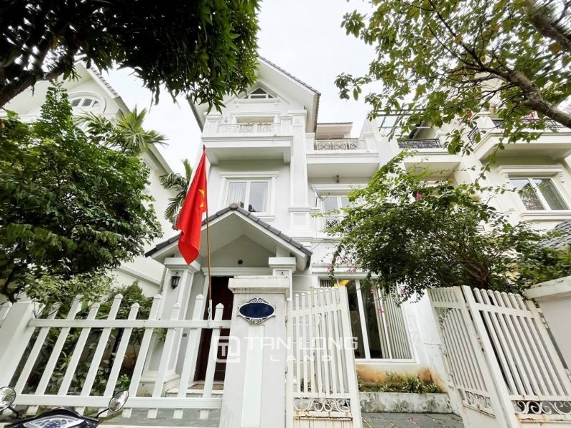 3 Schlafzimmer Villa in Long Bien, Vietnam, Nr. 693