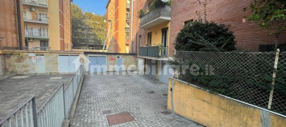 2 bedrooms Apartment in Bologna, Italy No. 20202 14