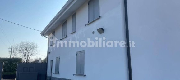 4 bedrooms Villa in Ziano Piacentino, Italy No. 163156 4