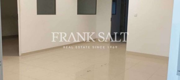 Bureau à Balzan, Malta No. 13231 4