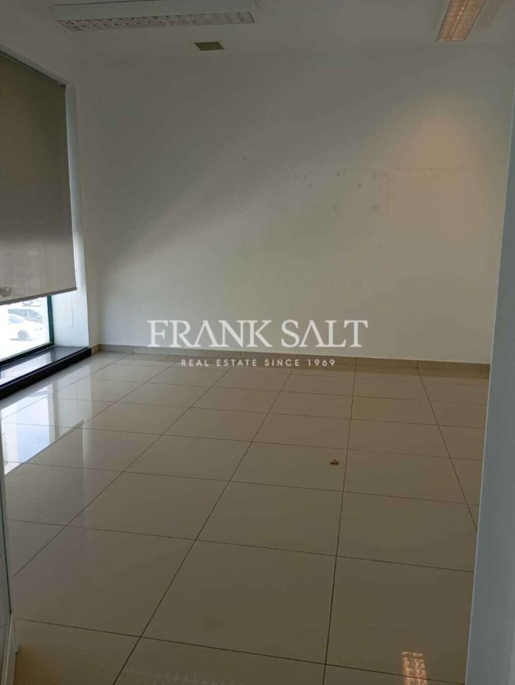 Bureau à Balzan, Malta No. 13231