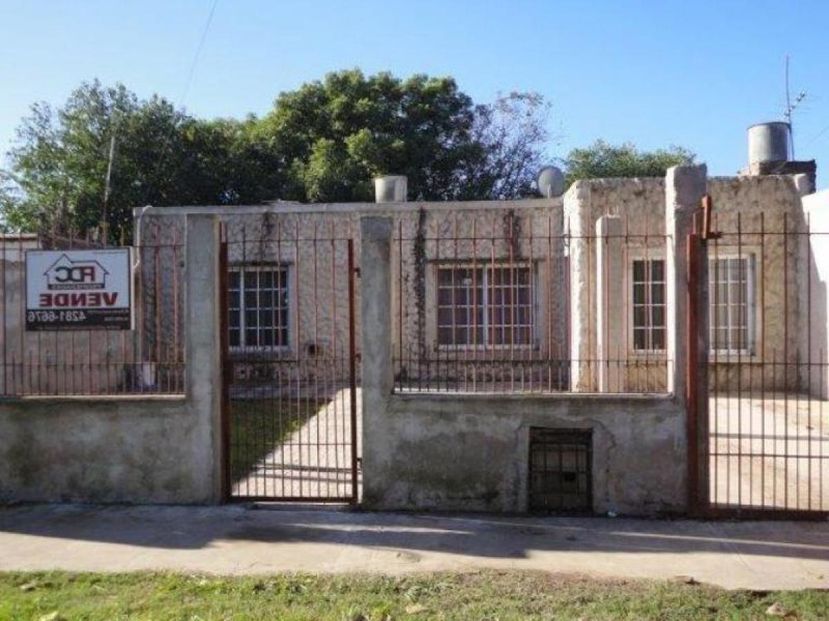 3 bedrooms House in Esteban Echeverria, Argentina No. 51192