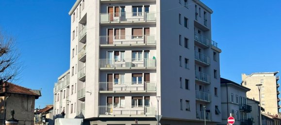 3 rooms Apartment in Mariano Comense, Italy No. 277589 2