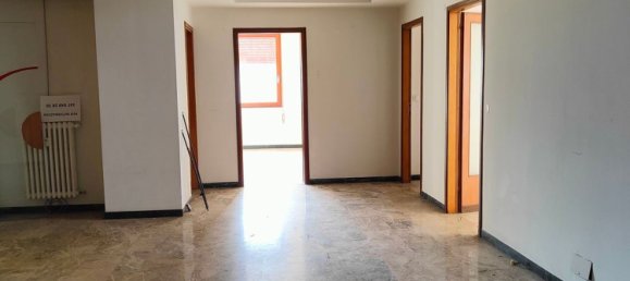 400m² Office in Padua, Italy No. 221810 4