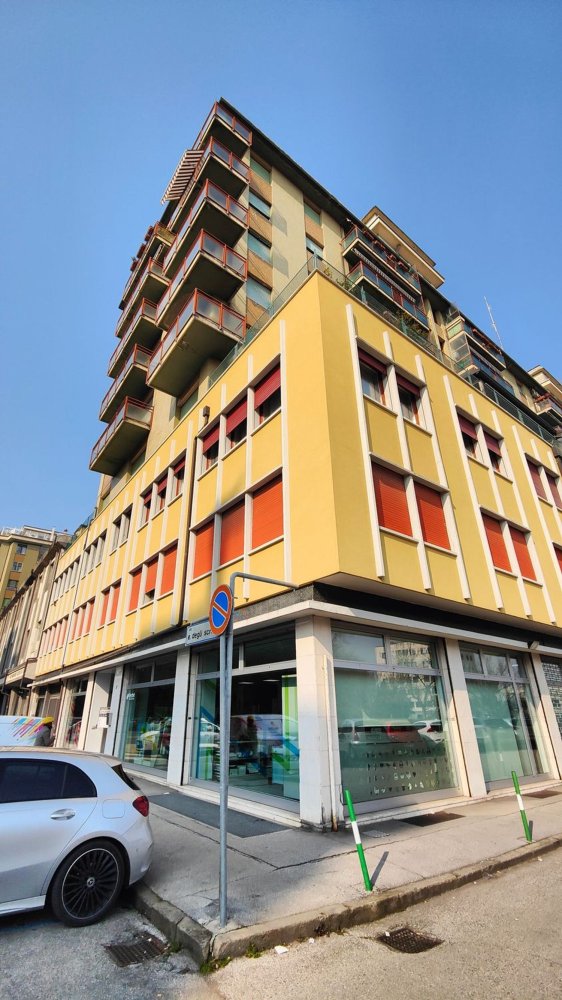400m² Office in Padua, Italy No. 221810