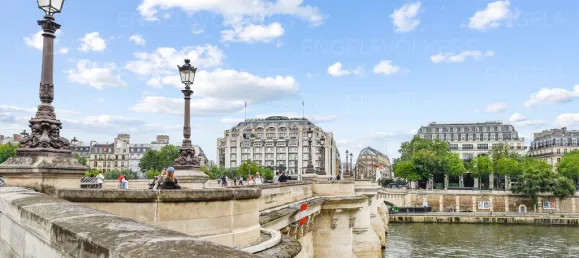 1 bedroom Penthouse in Paris, France No. 183790 2