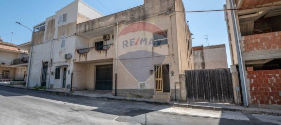 10 rooms House in Noto, Italy No. 306117 3
