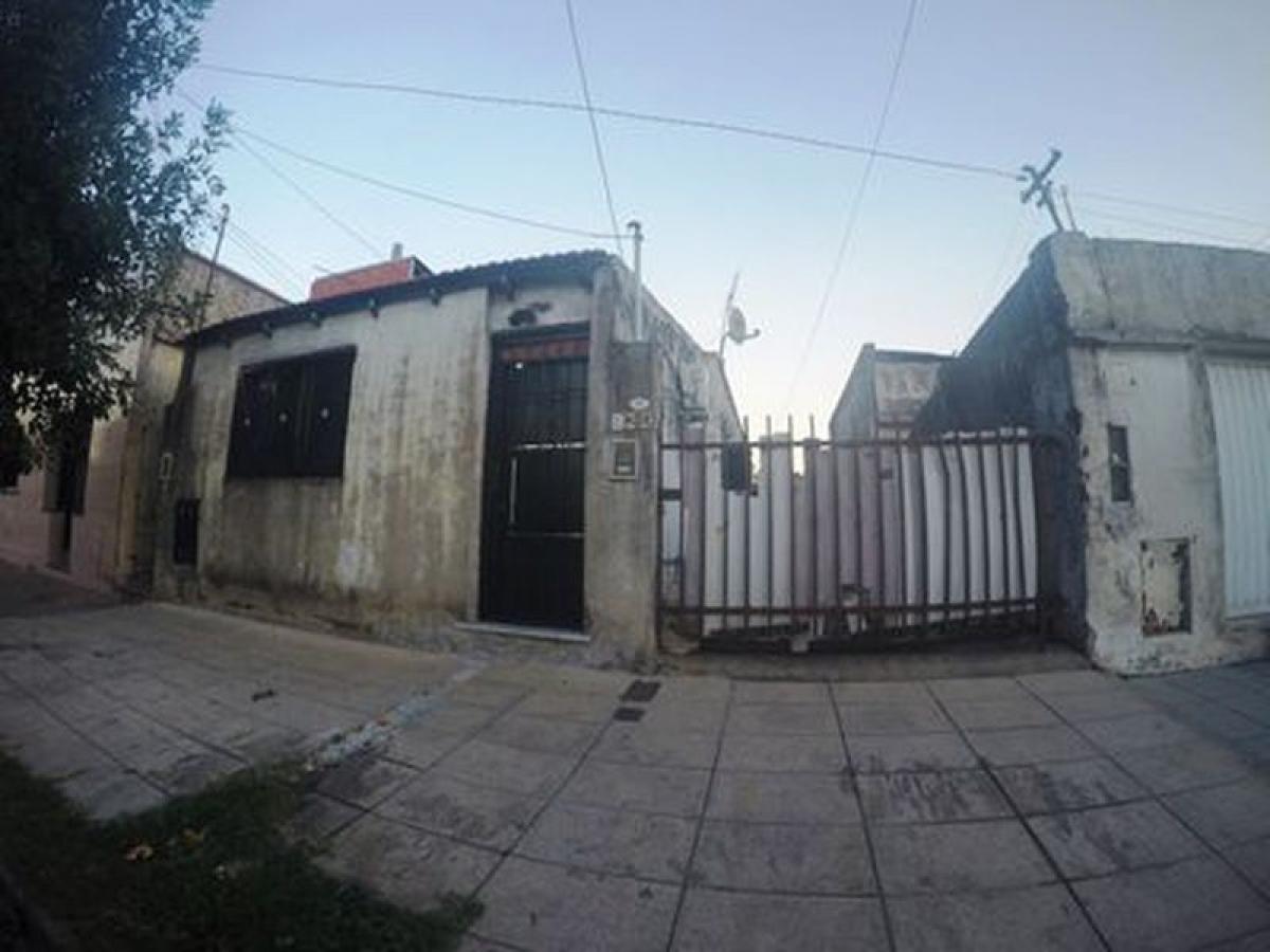 Studio in Bermudez, Argentina No. 10886