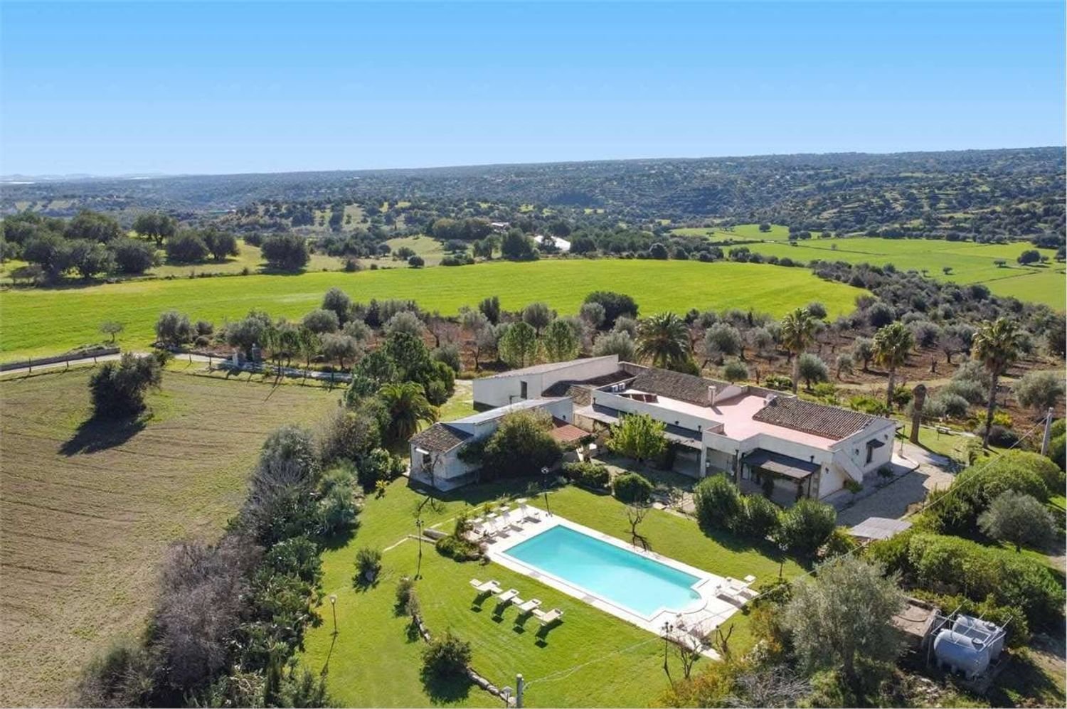 Propiedad comercial en Noto, Italy 168000 m² No. 333962