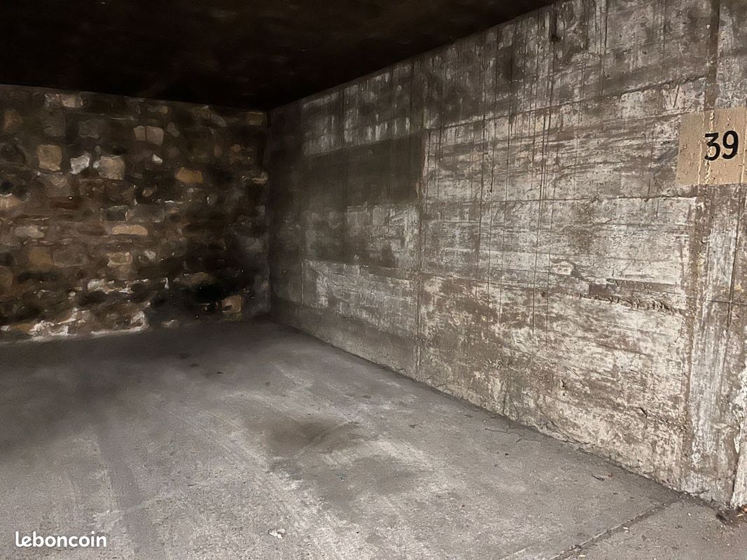 11m² Parking in Clamart, France No. 185063