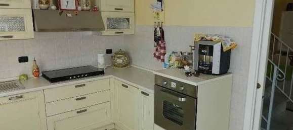 5 rooms House in Carrara, Italy No. 48159 17