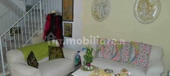 5 rooms House in Carrara, Italy No. 48159 3
