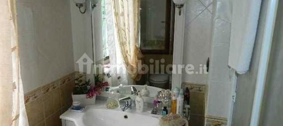 5 rooms House in Carrara, Italy No. 48159 11
