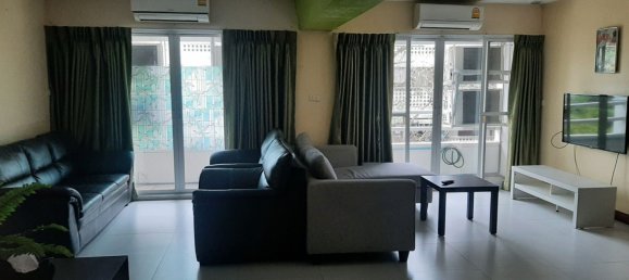 4 bedrooms Condo in Bangkok, Thailand No. 19209 4