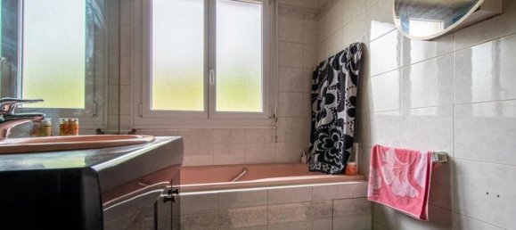 5 bedrooms House in Merignac, France No. 282200 9