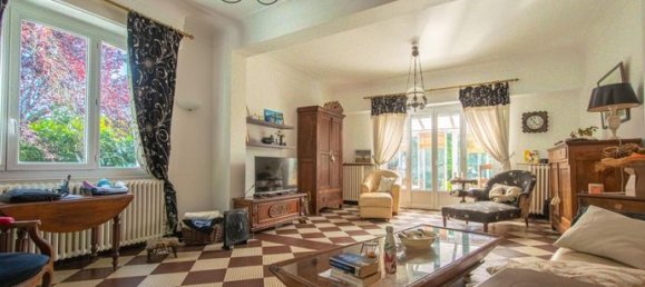 5 bedrooms House in Merignac, France No. 282200 2