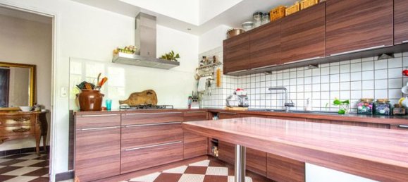 5 bedrooms House in Merignac, France No. 282200 5