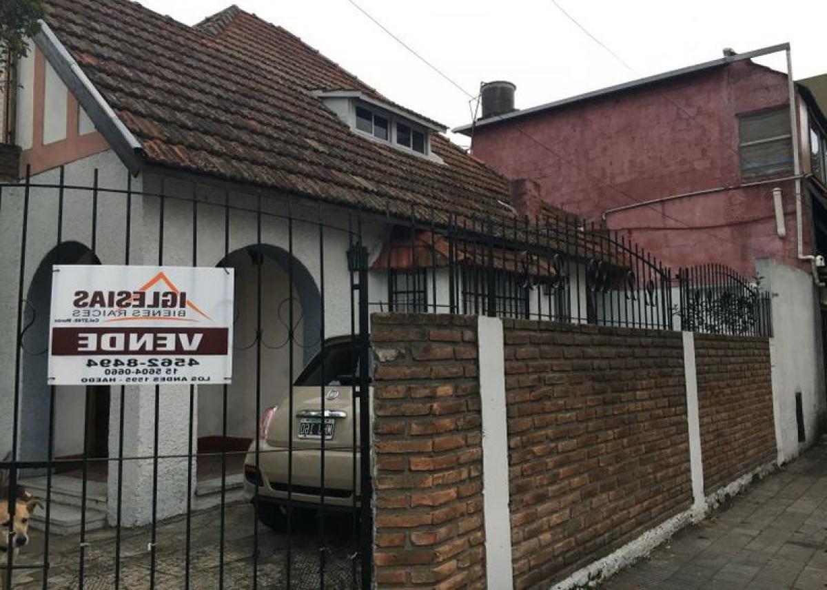 Casa de 2 dormitorios en Morón, Argentina No. 4670