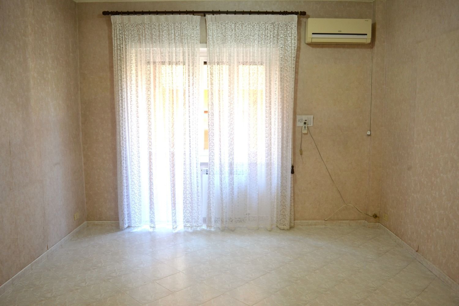 3 rooms Apartment in Rome, Italy No. 126726