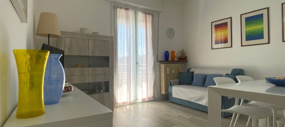 Apartamento de 3 dormitorios en Rimini, Italy No. 359411 2