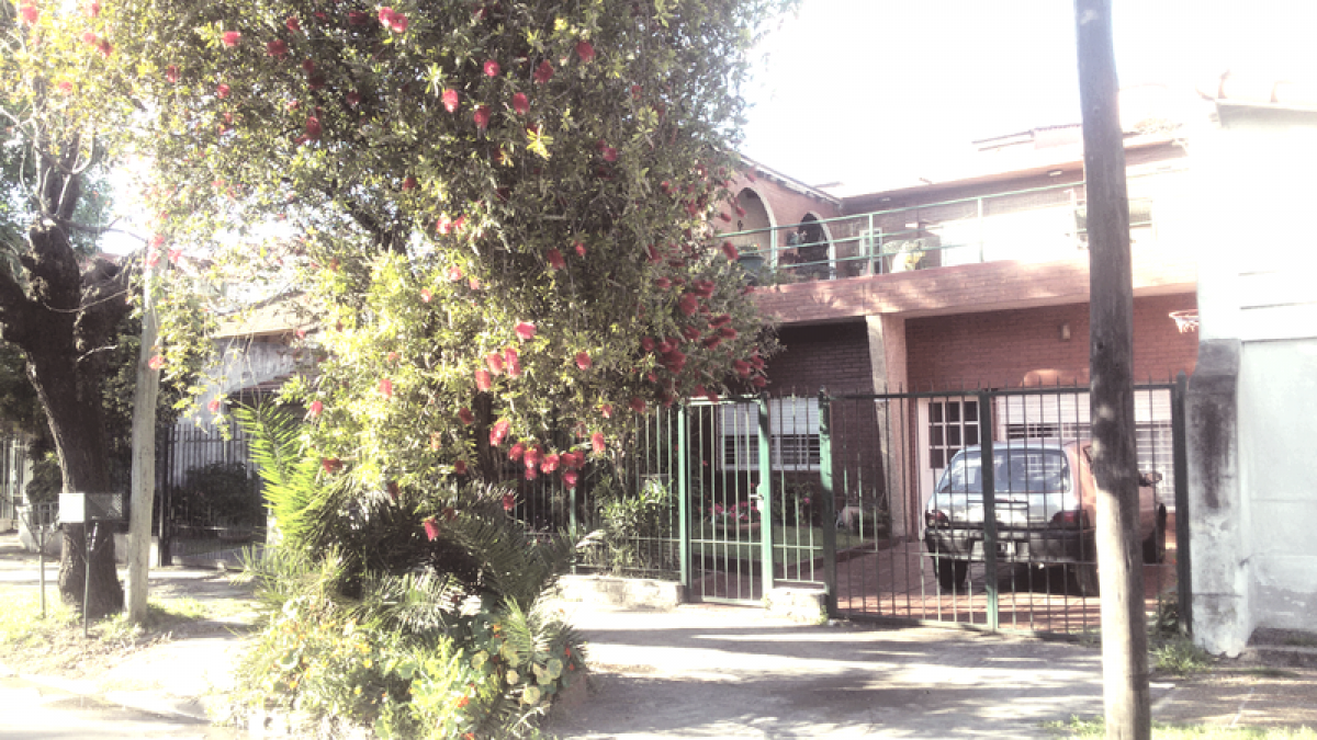 5 bedrooms House in Ituzaingo, Argentina No. 71690