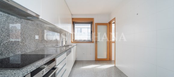 4 Schlafzimmer Doppelhaus in Matosinhos, Portugal, Nr. 137350 13