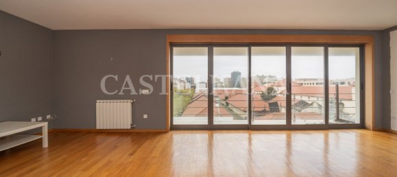 4 Schlafzimmer Doppelhaus in Matosinhos, Portugal, Nr. 137350 2