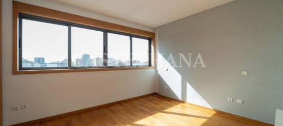 4 Schlafzimmer Doppelhaus in Matosinhos, Portugal, Nr. 137350 17