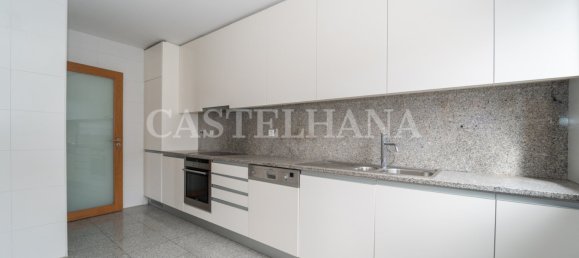 4 Schlafzimmer Doppelhaus in Matosinhos, Portugal, Nr. 137350 15