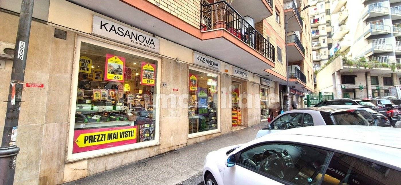 1 room Commercial property in Naples, Italy No. 171595