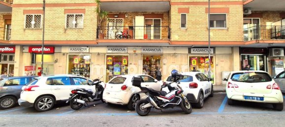 1 room Commercial property in Naples, Italy No. 171595 4