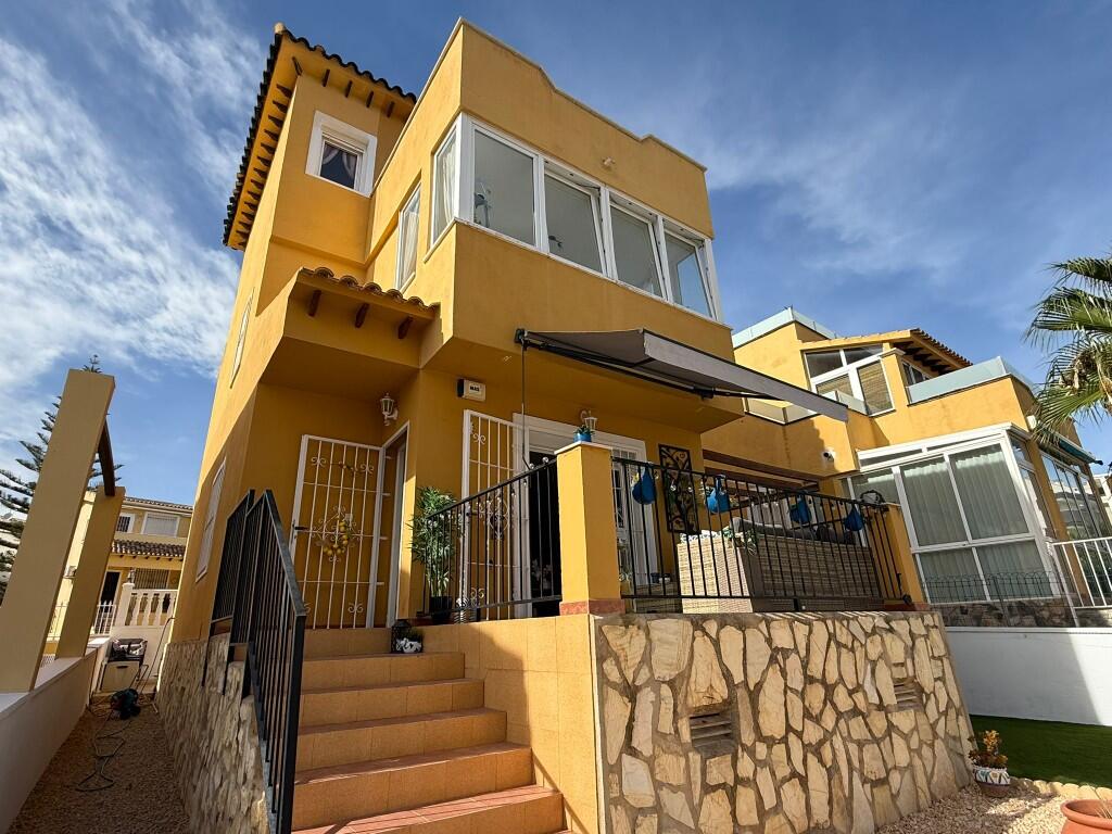 3 bedrooms Villa in Alicante, Spain No. 261768