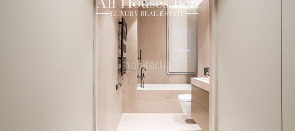 2 bedrooms Apartment in Ciutat Vella, Spain No. 103341 2