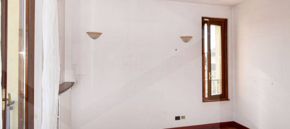 5-Zimmer Villa in Parabiago, Italy, Nr. 23684 24