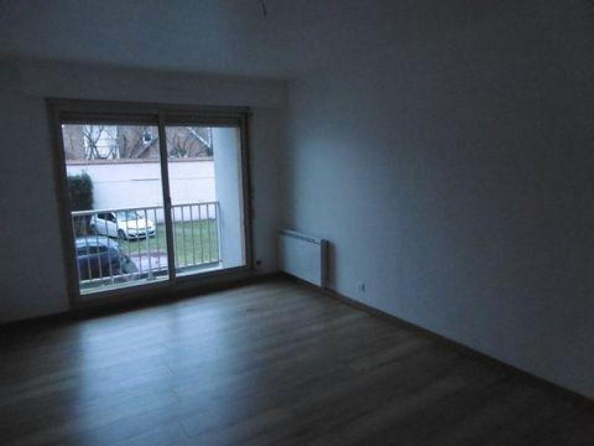 Estudio en Douai, France No. 33611