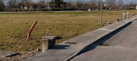 505m² Land in Pordenone, Italy No. 40124 4
