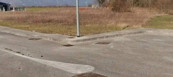 505m² Land in Pordenone, Italy No. 40124 5