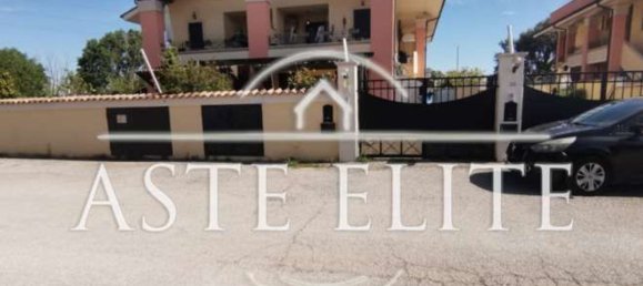 3 rooms Apartment in Pomezia, Italy No. 205977 3