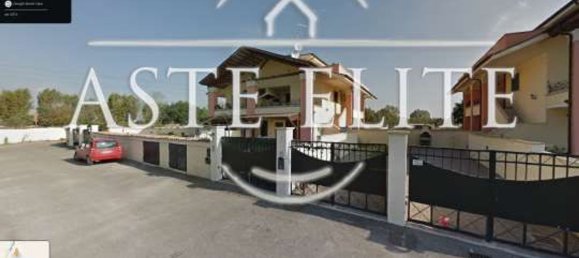 3 rooms Apartment in Pomezia, Italy No. 205977 2