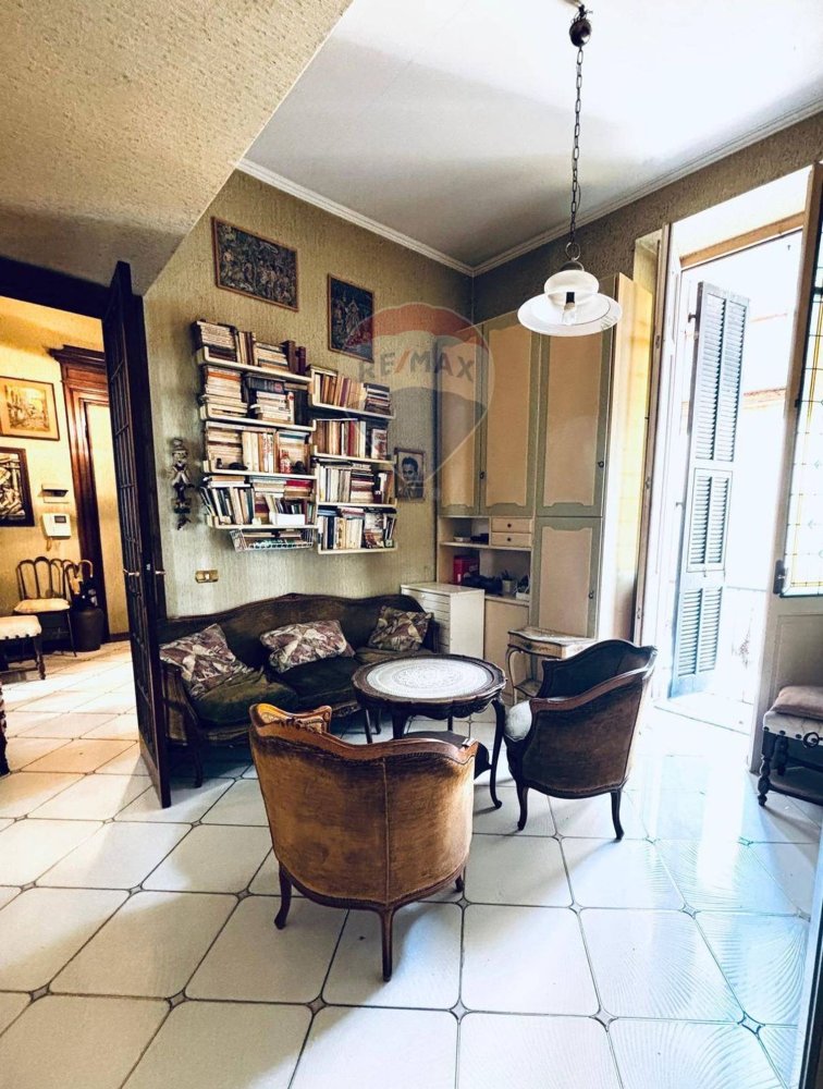 8 rooms Apartment in Sanremo, Italy No. 290099