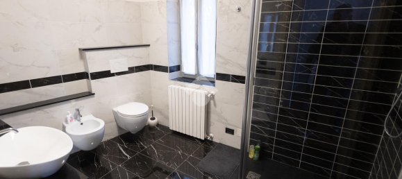 3 rooms Building in Parma, Italy No. 8610 12