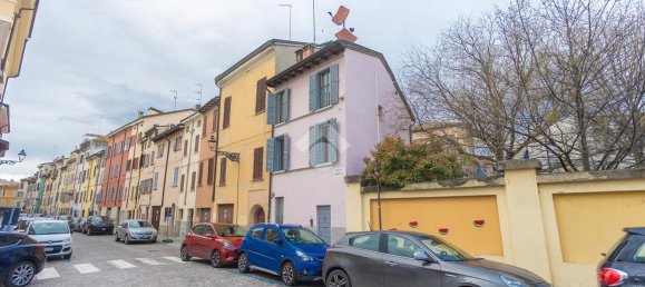 3 rooms Building in Parma, Italy No. 8610 2