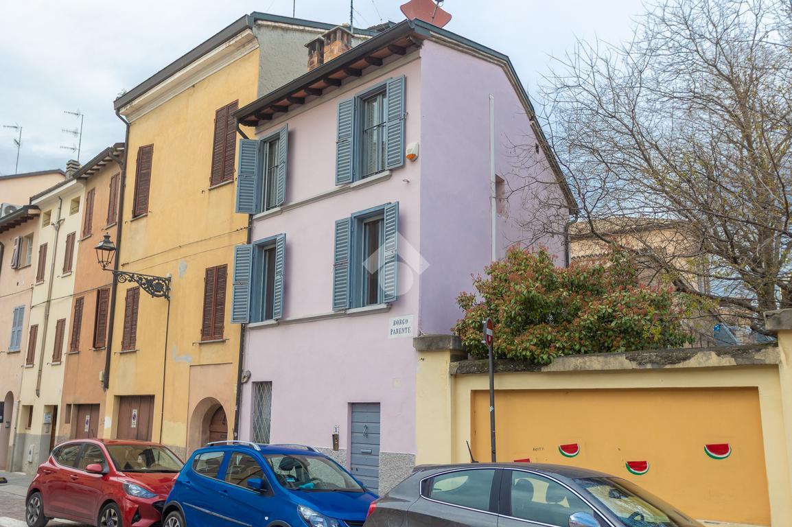3 rooms Building in Parma, Italy No. 8610